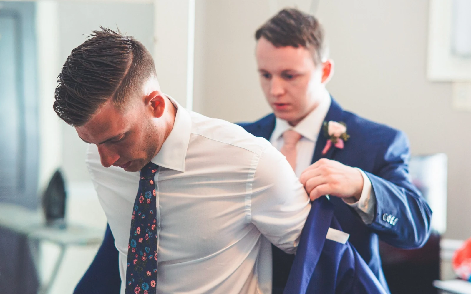 Damat hazırlığında takım elbise ve özel gün görünümü